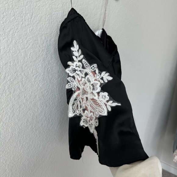 Princess Polly black satin tube top with white lace appliqué🕊️🍸🖤☁️ - Picture 3 of 8